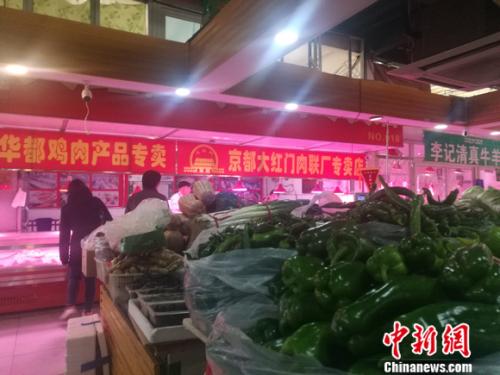 羊肉價格坐上火箭：北京羊肉漲價，12月漲到38元一斤了，北京羊肉還算便宜的，溫州鄉下一些菜市場賣的本地羊肉，去年就賣到60多元一斤了，到農村養殖戶買黑山羊價格更貴，要75元一斤，過年還會漲價。</
