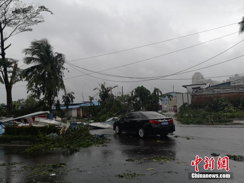 海南儋州突發龍卷風