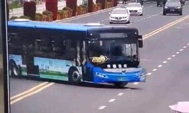 貴州墜湖公交司機曾發唱歌視頻
