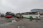 太原一停車場突發大火 致7輛大客車被燒毀