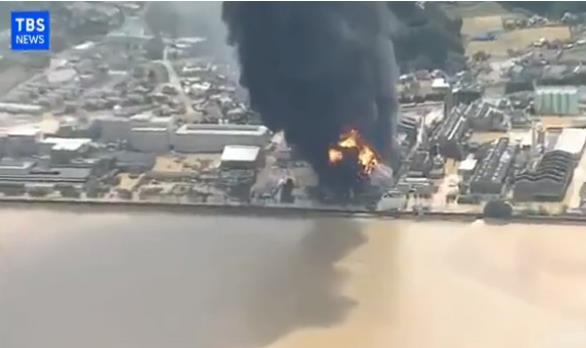 熊本縣一工廠在洪災中起火