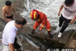 13歲女孩游泳被吸入排水管