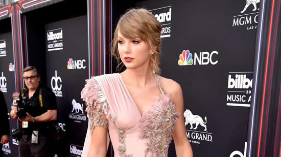 內華達州拉斯維加斯 - 5月20日：泰勒·斯威夫特 (Taylor Swift) 出席2018年廣告牌音樂獎頒獎典禮