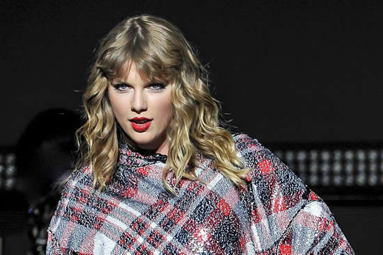 歌手泰勒·斯威夫特 (Taylor Swift) 現在的表演成績為 99.7！在 SAP 上展示 POPTOPIA 中心于 2017 年 12 月 2 日在加利福尼亞州圣何塞舉行。（史蒂夫詹寧斯/WireImage攝） 線象