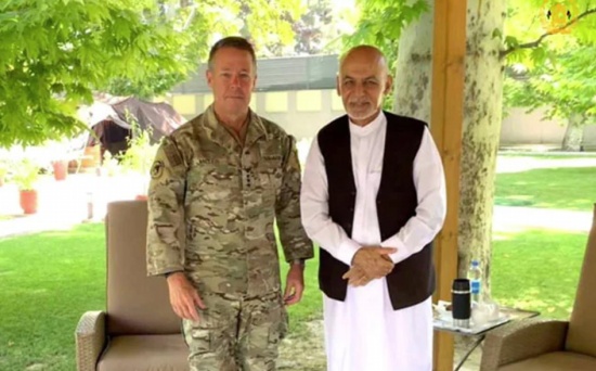 美國駐阿富汗高級將領交出指揮權:阿富汗高級官員在戒備森嚴的綠區內參加了儀式。
