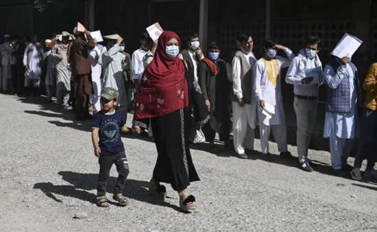 阿富汗和塔利班軍事沖突導致2萬多個家庭逃離家園