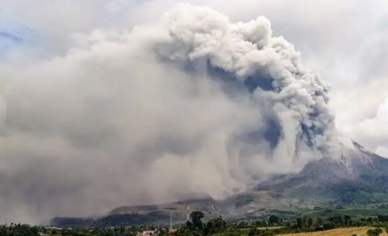 印尼錫納朋火山噴發(fā)