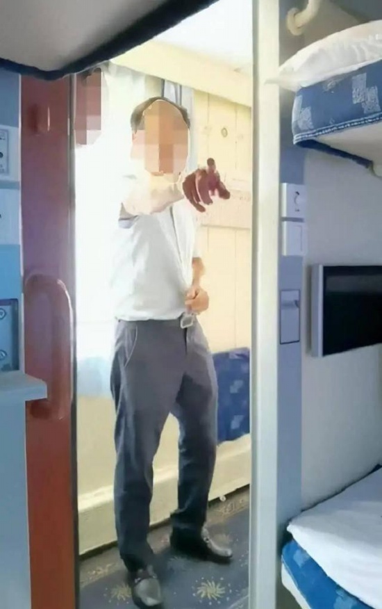 男子火車上騷擾女乘客 警方通報，已拘留。