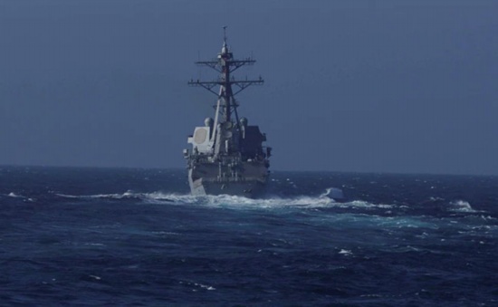 俄羅斯將美國(guó)海軍驅(qū)逐艦趕出俄羅斯領(lǐng)海