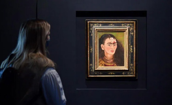 弗里達·卡羅 (Frida Kahlo) 的自畫像以創紀錄的3500萬美元拍賣