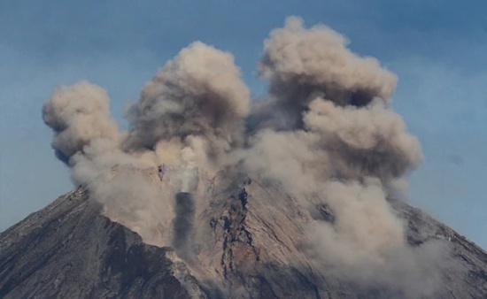 印尼塞梅魯火山噴發