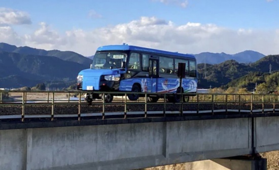 世界上第一輛“雙模車”開始在日本運(yùn)營