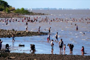 阿根廷遭遇創紀錄的45°C高溫熱浪中烘烤