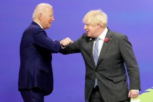 約翰遜和拜登討論增加對烏克蘭軍事和經(jīng)濟(jì)支持