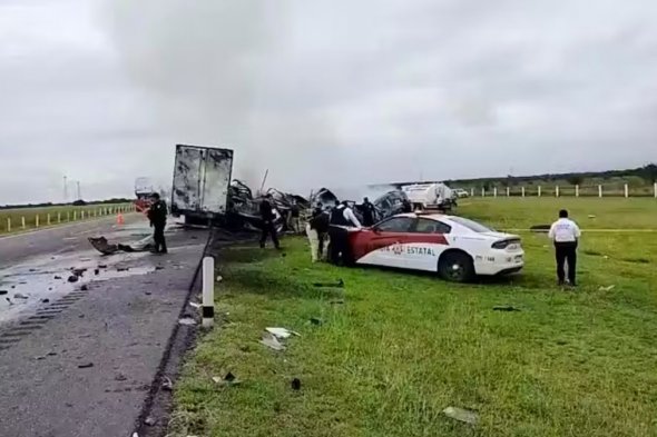 墨西哥車禍拖拉機和面包車相撞造成26人死亡