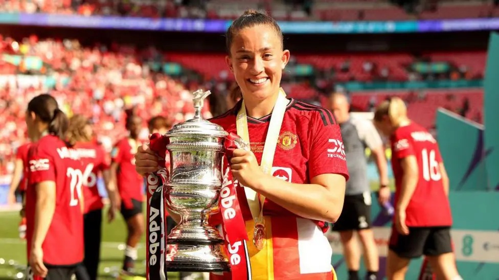 在溫布利球場舉行的2024年女子足總杯決賽中，曼聯(lián)隊以4-0戰(zhàn)勝托特納姆熱刺隊