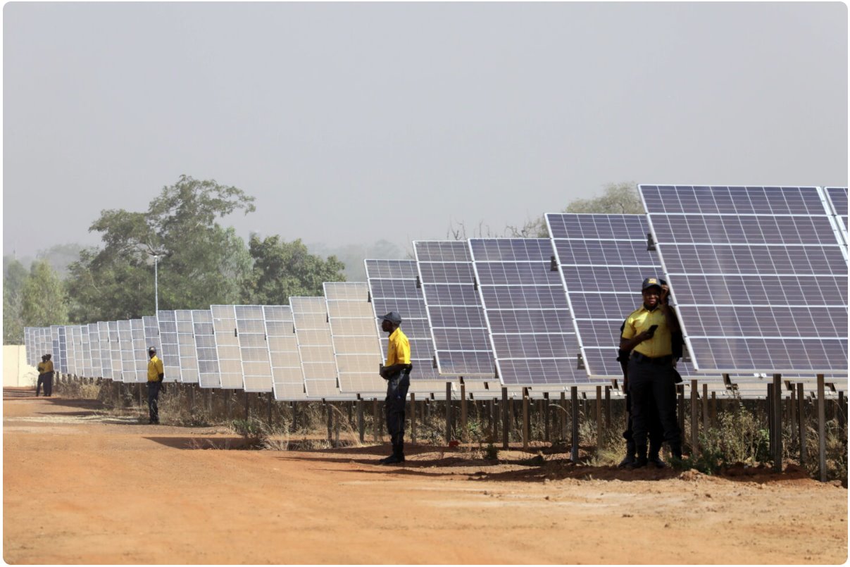 布基納法索瓦加杜古附近扎克圖比太陽能發電廠落成典禮