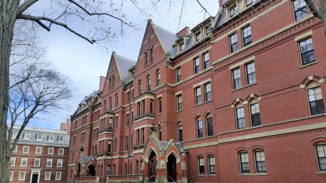 哈佛大學(xué)校長表示，任何政府“都不應(yīng)該規(guī)定私立大學(xué)可以教授什么”。
