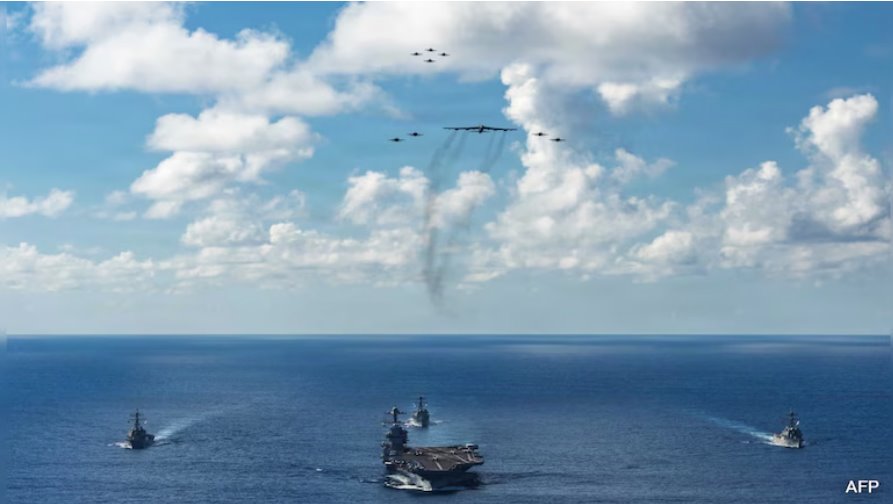 美國海軍“杰拉爾德·R·福特”號航母打擊群停泊在大西洋某處