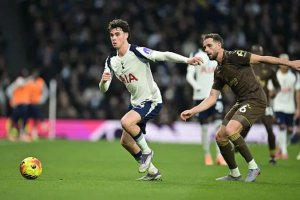 格雷是熱刺中場拼圖