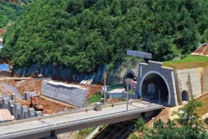 中國(guó)時(shí)速350公里高鐵