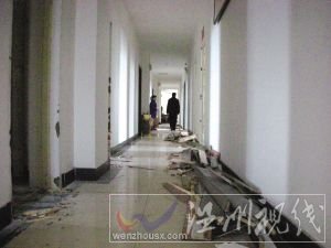 2月20日，招待所客房房門已被裝修工人拆除，招待所也已停止營業。
